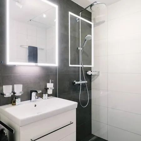 Appartamento Jungfrau In See- Und Bergnaehe, Modern, Mit Balkon Und Aussicht Fuer 4 Gaeste