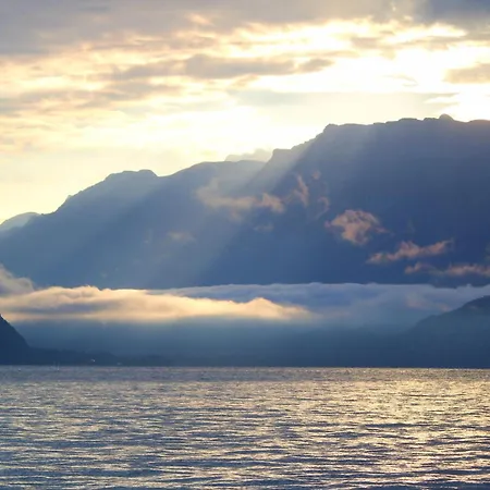 Jungfrau In See- Und Bergnaehe, Modern, Mit Balkon Und Aussicht Fuer 4 Gaeste *