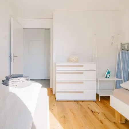 Jungfrau In See- Und Bergnaehe, Modern, Mit Balkon Und Aussicht Fuer 4 Gaeste Apartment *